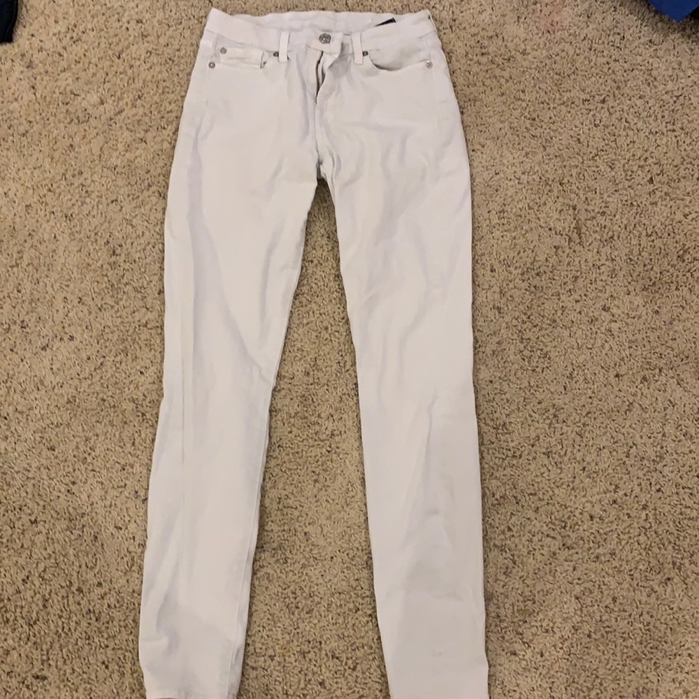 Super cute white 7 jeans
